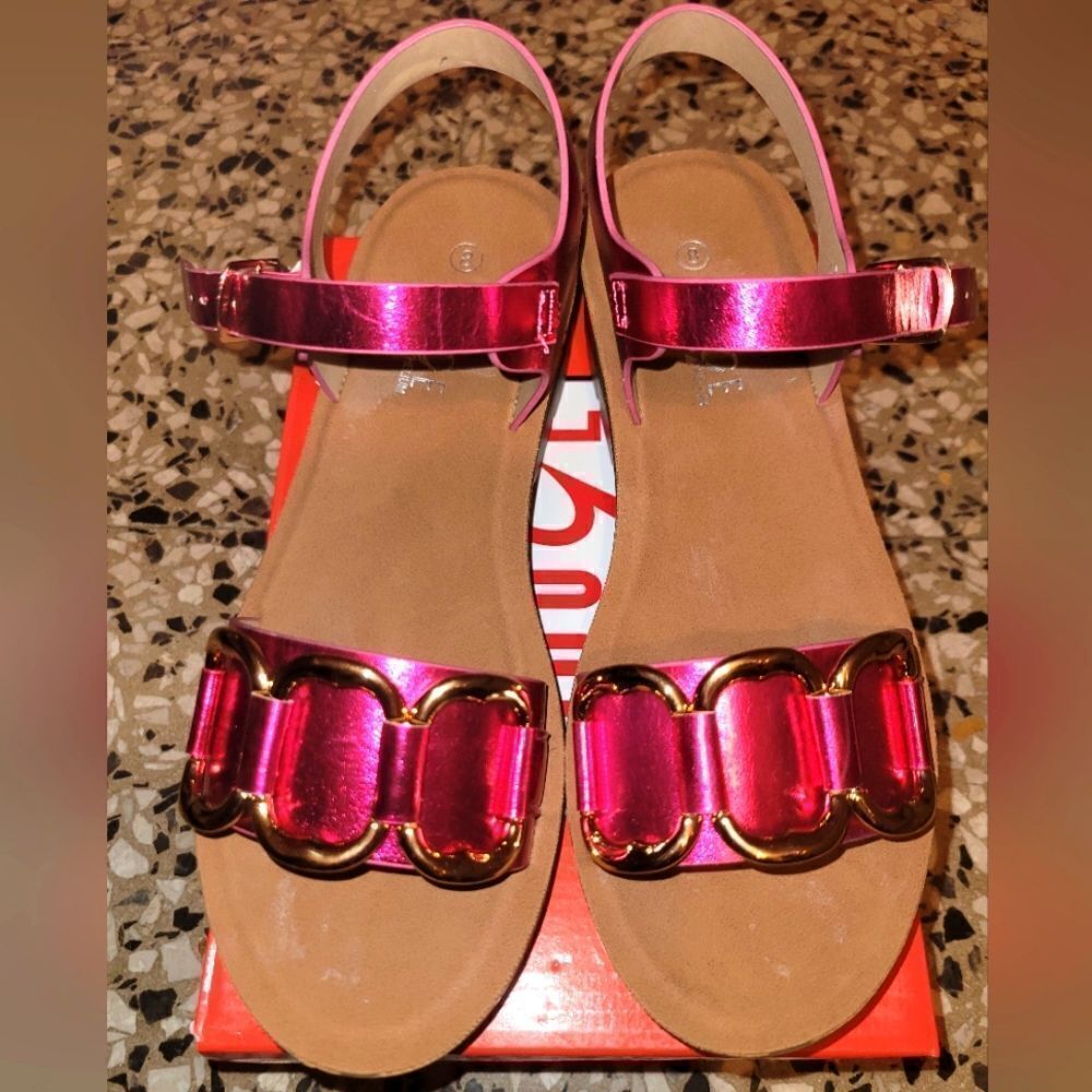 Rouge dressy sandals